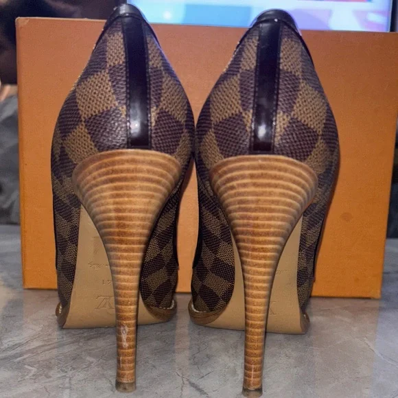 Louis Vuitton Black and Brown Peep-Toe Heels - Picture 2 of 6